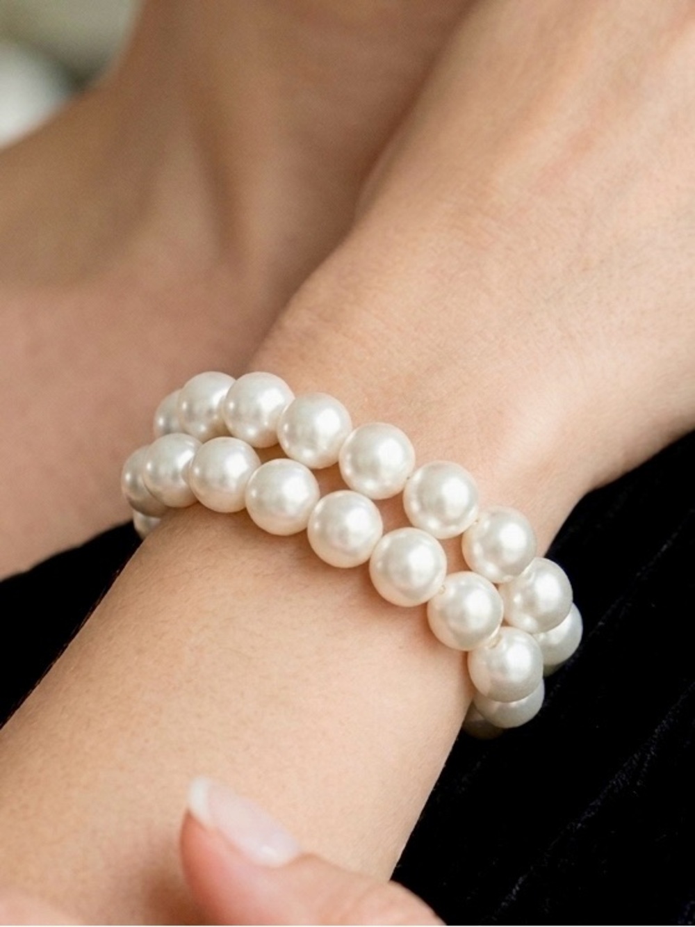 A set of 2 Pearl bracelets